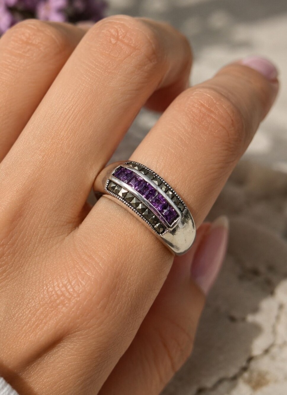 Vintage Sterling Silver 925 Amethyst & Marcasite Band Ring Channel Sz 7.5